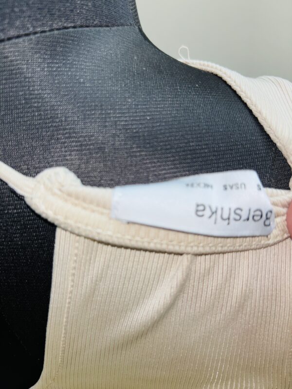 Bershka seamless Asymmetric top - Image 4