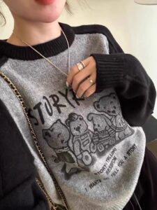 women's graphic printed regular fit long sleeve pullover sweatshirt